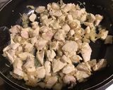 Une image de l'étape 3 de Tarte au poulet blettes et champignons au curry et feuilles de brick.
