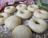 Foto langkah ke 5 dari resep Donat tanpa kentang lembut empuk.