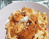 Foto del paso 5 de la receta: Fideos al huevo con alitas de pollo en salsa de tomate
