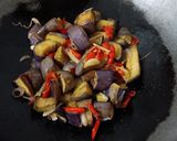 Foto langkah ke 3 dari resep Tumis Terong Ungu.