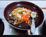 A picture of step 2 of Tasty vegetable rajma masala hot dog.