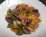 Foto del paso 1 de la receta: Conchiglie rellenas de atún, huevo cocido y queso ricotta