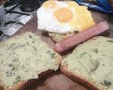 Foto del paso 2 de la receta: Desayuno con huevo y ensalada 🍳🥚🍞🥑🥗🍊
