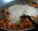 Foto del paso 4 de la receta: Arroz con vegetales mixtos y camarones