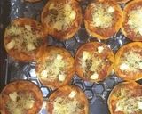 صورة لخطوة 6 من وصفة ميني بيتزا 🍕