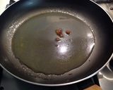 Foto del passaggio 8 della ricetta Paccheri con pesce, peperoni corno e olio aromatizzato con menta e basilico