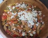 Foto del paso 5 de la receta: Ensalada de pasta con pavo al ajillo
