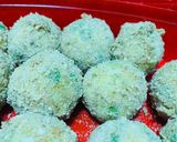 A picture of step 5 of Potato Cheese balls.
