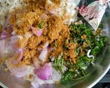 A picture of step 2 of Maggi uttapam.