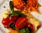 Foto del paso 4 de la receta: Provolone con rúcula, tomatines, cebolla roja grillados con miel