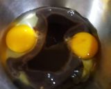 Foto langkah ke 2 dari resep Bolu karamel a.k.a sarang semut mini.