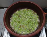 A picture of step 2 of Thick Peas & Mint soup.