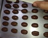 Foto langkah ke 4 dari resep Coffee Bean Cookies.