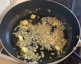 Foto del paso 3 de la receta: Merluza en salsa de coco