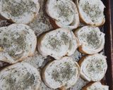 Foto del paso 1 de la receta: Tostaditas adobadas y gratinadas con cheddar