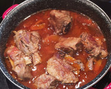 Foto del paso 7 de la receta: Paletilla de cordero en caldereta con alcachofas y champiñones