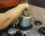 A picture of step 4 of Dal sultani.