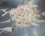 A picture of step 3 of Chilli Garlic Chowmein.