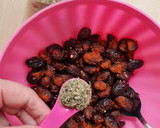 Foto del paso 2 de la receta: Aceitunas negras estilo griego aliñadas