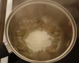 A picture of step 3 of Cheesy broccoli bacon pastabake.