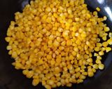 A picture of step 4 of Cheesy sweet corn chat.