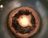 A picture of step 2 of My Breakfast stuffed Mushroom. 😁.