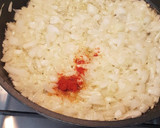 Foto del paso 2 de la receta: Empanada de bacalao con arándanos secos