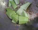 Foto langkah ke 3 dari resep Pokcoy Cah Daging Sapi.