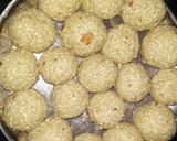 A picture of step 3 of Til mawa ladoo.