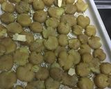 Foto del paso 2 de la receta: Papines con manteca y romero para acompañar