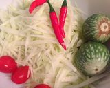 รูปขั้นตอนการทำที่ 1 ของ ส้มตำปลาร้ากุ้งสด
