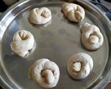 A picture of step 3 of Garlic Knots.