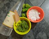 A picture of step 1 of Hari mircho ki khatti chutney.