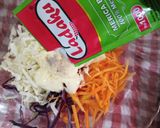 Foto langkah ke 5 dari resep Coleslaw dengan Sosis dan Telur.