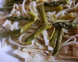 Foto del paso 2 de la receta: Tallarines y espárragos a la manteca sarteneados