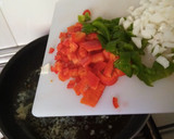 Foto del paso 2 de la receta: Bacalao con tomate pimientos y almejas