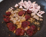 Foto del paso 2 de la receta: Revueltito de chorizo, cheddar, atún y pavo
