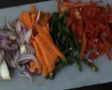 A picture of step 1 of Stir fry spaghetti.
