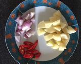 A picture of step 1 of Potato stew chicken.