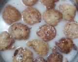 A picture of step 5 of Dahi Vada.