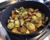 Une image de l'étape 7 de Duo de pommes de terre sautées à l ail et persil.