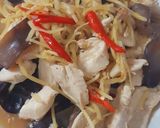 รูปขั้นตอนการทำที่ 3 ของ "อกไก่ผัดขิง" Stir Fried Chicken with Ginger