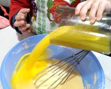 Foto del paso 2 de la receta: Magdalenas de naranja 🍊 ♡
