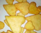 A picture of step 4 of Heart shaped fried yams.