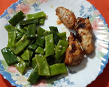 Foto del paso 5 de la receta: Alitas de pollo a la mostaza en airfryer con judías verdes