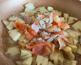 Foto del paso 7 de la receta: Spaghetti de trigo y soja verde con bacalao, salmón y brote de bambú