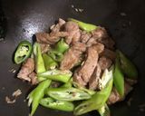 รูปขั้นตอนการทำที่ 4 ของ หมูหมักผัดพริกหยวก