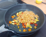 Foto del paso 3 de la receta: Ensalada templada de lentejas, canónigos, calabacín y pimiento
