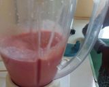 A picture of step 3 of Banana Strawberry icecream.