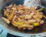 Foto langkah ke 3 dari resep Oseng Kecap Cumi Asin & Kentang.